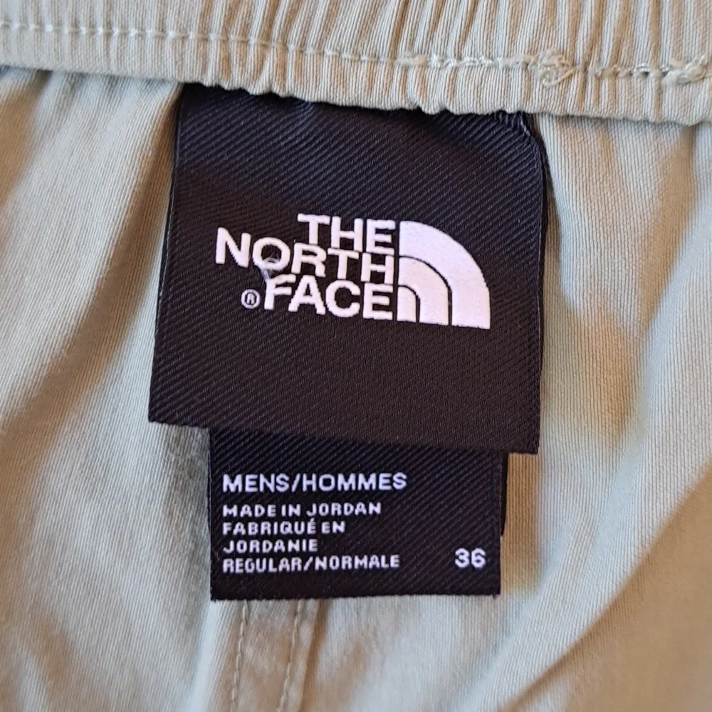 NWOT The North‎ Face Mens Performance Athletic/Hiking/Gym Sage 6.5